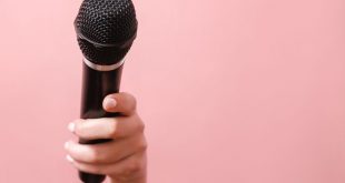 What type of microphone is best for karaoke